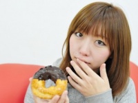 口の中が見えてるからっ！　ドン引きした他人の食事マナー3選