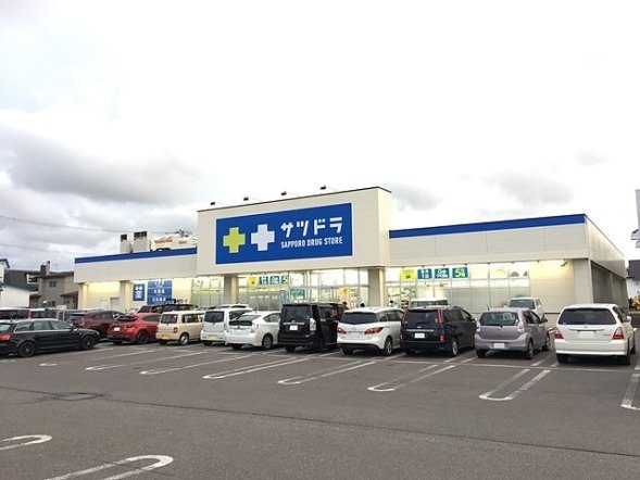 サツドラ網走店（RJDさん撮影、Wikimedia Commons