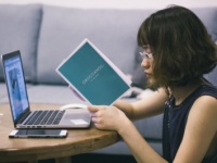 男子必見！　彼女がイラついているとき「いい雰囲気」に誘導するテク・6選