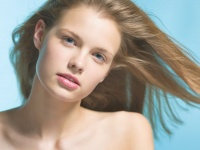 サラサラヘアを取り戻せ！髪の老化を食い止めるアラサーのためのヘアケア術