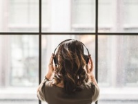 共感することまちがいなし。女性に聞いた「遠距離恋愛ソング」ランキング