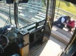バス運転手が自殺しようとした女性を救出！　その一部始終