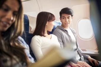 飛行機に偶然隣り合わせたのはステキな人でした