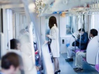 怖くて声出ない……「電車での痴漢」女性のリアルボイス・12選