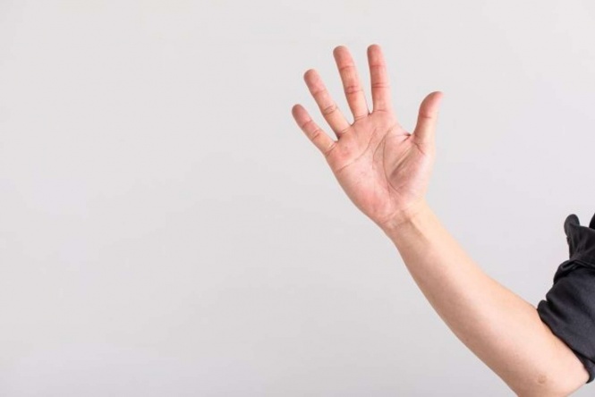 名前もわからないまま...（画像はphotoAC）