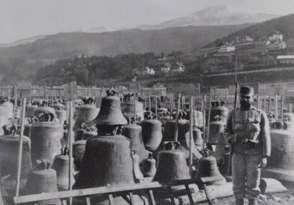 兵器を作る金属の材料として大戦中に集められた鐘