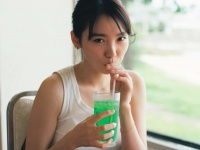 “そのままの姿”が魅力的。飯豊まりえ、デビュー15周年記念写真集『かの日、』発売