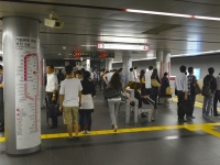 大江戸線大門駅ホーム（rail02000さん撮影、Flickrより）