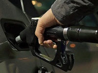 イギリスでガソリン車とディーゼル車の販売を2030年までに禁止に。ハイブリッド車は2035年まで