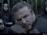 映画『キング・アーサー』に出演のデビッド・ベッカムがまるで別人！【映像】