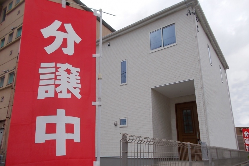 「部屋が古くて初体験が遅れてる」　不動産会社が『セクハラ』のぼりを掲げ炎上