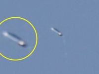 変形し点滅する謎の飛行物体が撮影される（アメリカ）