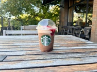 ほろ苦い大人味が絶品！スタバ新作『カカオ & ストロベリー ムース フラペチーノ®』に“エスプレッソショット”を追加してみた