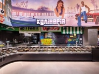 人気ゲームGTAの世界観に憧れちゃったスーパーマーケットの店舗デザインをご覧ください（ウクライナ）