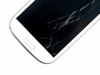 やっぱドン引き？　「スマホ画面バキバキ女」に対する男性の印象　「ズボラ」「貧乏そう」ほか