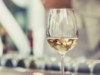 飲み会がチャンス！　男性をドキッとさせるテク5つ