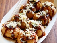 こいつはうっかり騙される。たこ焼きだと思って食べるとスイーツ！市販のプチシューで簡単にできる偽装たこ焼き【ネトメシ】