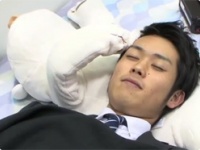 【動画】息が止まってたらやさしく顔を叩いてくれる、睡眠時無呼吸症候群を改善する枕型クマロボット「じゅくすい君」がかわいすぎる