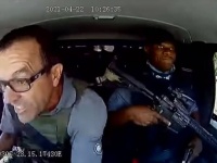 南アフリカで現金輸送車襲撃事件が発生。見事なドライビングテクニックで弾丸をかわしながらの脱出するまでの衝撃映像