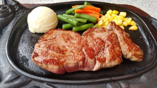 ステーキを注文してくれた（画像はイメージ）