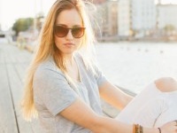 Lifestyle portrait of a young attractive woman outdoors