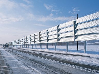 吹払式防雪柵（画像は東京製綱公式サイトより）