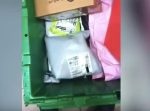 配達業者もびっくり。荷物が勝手にガタガタと動き出す恐怖映像…！