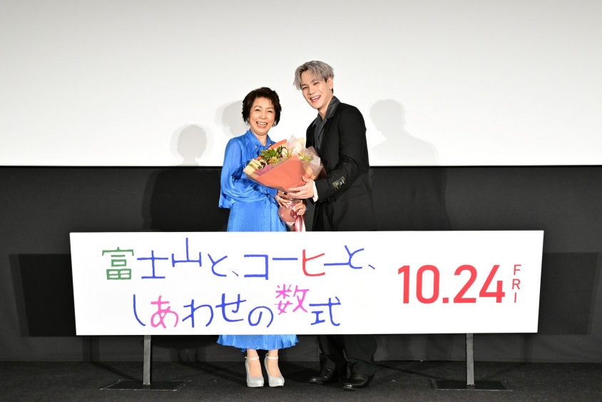 JO1豆原一成と市毛良枝、W主演舞台挨拶でW号泣「目から汗が」