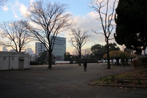 在りし日の広場（15年12月21日撮影）