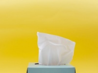 【心理テスト】道でティッシュを差し出されたらどうする？　「あなたのチャームポイント」