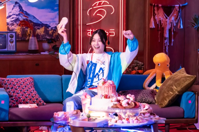 西野七瀬出演 『ほろよい』新CM公開! 西野は「今夢中になっている漫画は着物の話」