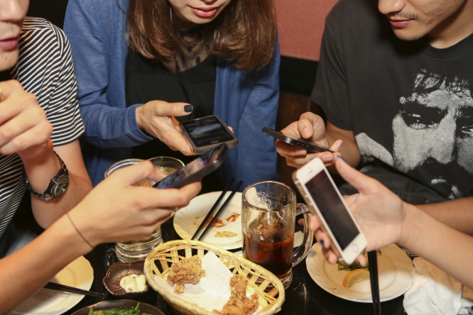 シンプルWiFiが公開した超シンプル申込ページが話題！ Z世代調査からわかった「世の中が面倒」を表現