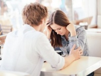 オレに何でも言えよっ！　気になる女子から恋愛相談されたときに男がとる行動4つ！