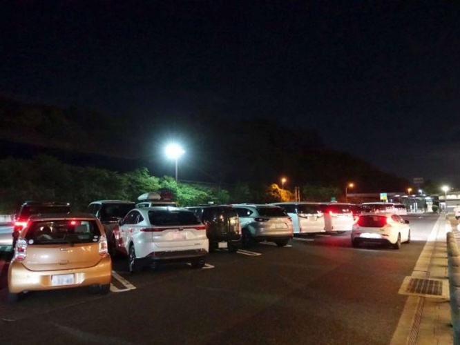 車で帰省の途中に（画像はphotoAC）