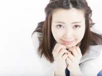「尽くしてくれる女性」VS「おねだり上手な女性」、付き合うならどっち？