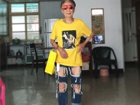 ストリート系ファッションを着こなす88歳台湾人女性がネットで話題に