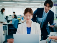 白石麻衣、フリスク新CMで“デキる会社員”に！流暢なイタリア語も披露