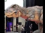 デカくてリアル！　イギリスにて精密で巨大な恐竜ロボ現る。