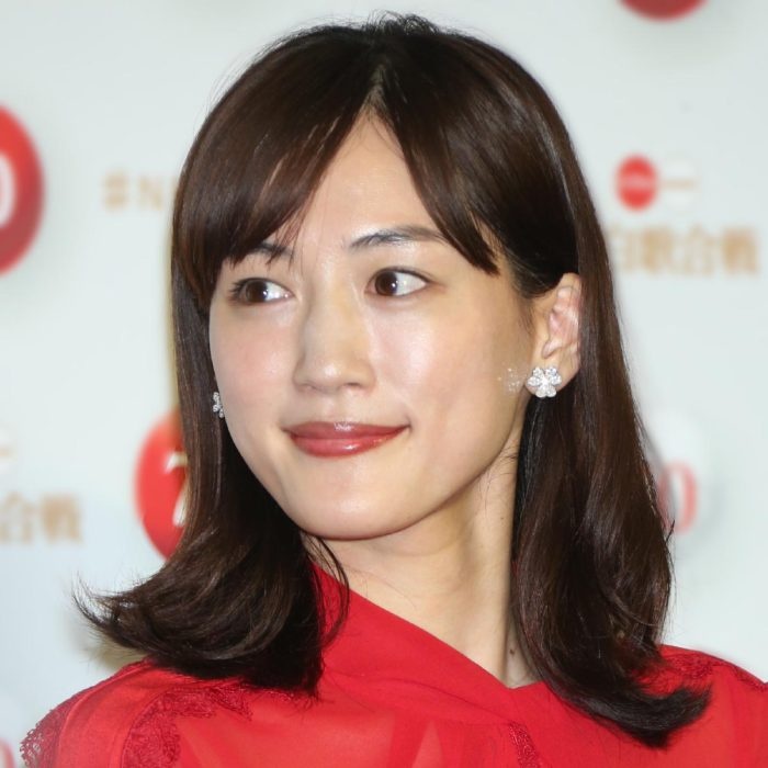 綾瀬はるか「性格のいい女優ランキング」で1位、ライバルのあの女優は圏外