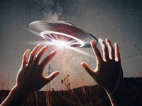 数学のテストを受けたくない学生が「エイリアンが乗ったUFOが校庭に着陸した！」と嘘を広め地元住民を恐怖に陥れる