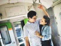 ココは家じゃねーぞ？　電車で見かけた「ありえないカップル」6つ