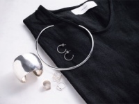 何色の服に何色のアクセサリー？　人気インスタグラマーのこなれ小物術