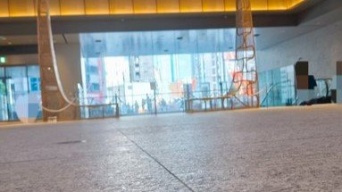 KITTE名古屋の床に埋まってた〝赤い石〟に2.4万人注目　「これは気が付かなかった」「掘り起こそう！」