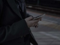 冬の夜、電車で（画像はphotoAC）