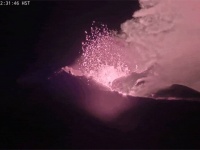 世界最大の活火山「マウナロア火山」が38年ぶりに目覚める。噴火のライブ映像が24時間配信中