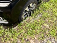 「スピードの速い車に道を譲って側溝に脱輪した私たち。そこに通り過ぎたはずの車が戻ってきて」（神奈川県・60代女性）