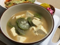 タワシにするなんてもったいない！　沖縄では、ヘチマはゴーヤ並みに人気の「夏野菜」らしい