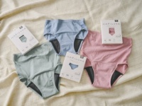 安心感たっぷり。3COINS、ハイライズタイプ「サニタリーショーツ」発売