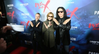 YOSHIKI＆KISSジーン・シモンズがXポーズ！　マリリン・マンソンも登場　X JAPANドキュメンタリー映画『We Are X』世界プレミア開催