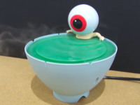 いい湯加減じゃ。茶碗風呂からミストが立ち上る！目玉おやじの入浴シーンを再現した加湿器が間もなく発売